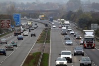 英国政府、高速道路でEVのワイヤレス充電実験へ 画像