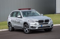 BMW X5 新型の市販PHV、フォーミュラE のレスキュー車に起用 画像