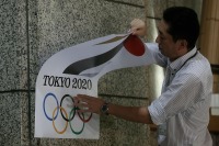 【新聞ウォッチ】パクリ疑惑の東京五輪エンブレム使用中止決定、翻弄されるスポンサー企業 画像
