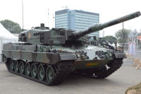 【ジャカルタモーターショー15】戦車から日本の旧車まで、まさに「乗り物フェスティバル」なIIMS 画像