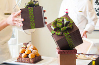 パレスホテル東京の、プレゼントが楽しみになるクリスマスケーキ 画像