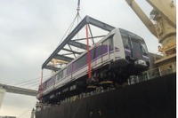 丸紅と東芝、タイの都市鉄道パープルライン向け鉄道車両を初出荷 画像