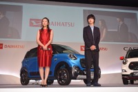 【ダイハツ キャスト 発売】山崎賢人が海中ポストに入れた手紙の宛名は? 画像