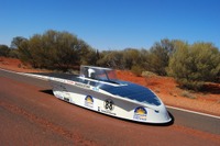 【フランクフルトモーターショー15】ブリヂストンブースに工学院大学のソーラーカー登場 画像