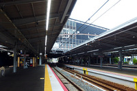 【新聞ウォッチ】JR西日本、全ての駅ホームで危険な「自撮り棒」の使用禁止 画像