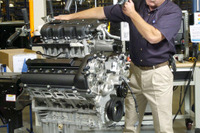 GM、パフォーマンスビルドセンター新設　手作りの高性能エンジン 画像