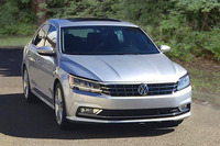 VW パサート、よりワイドな北米モデルが改良! 完全な姿をスクープ 画像