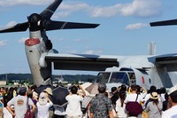 オスプレイも登場…恒例の横田基地日米友好祭、機内見学に長蛇の列 画像