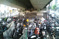 バイク駐車場作るとしながら国有財産を放置 港区 画像