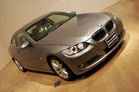【BMW 3シリーズクーペ 新型発表】レクサスとは伝統が違う 画像