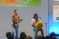 【ツーリズムEXPO15】Bステージ前に国境なし…民族音楽とビールに酔いしれ「勝手に国際交流」 画像
