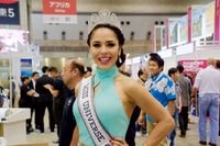 【ツーリズムEXPO15】各国を代表する美女から、世界各地の民族衣装まで…会場彩る「華」たち 画像