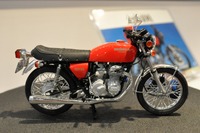 【全日本模型ホビーショー15】ホンダ ドリーム CB400 FOUR、1/12スケールで初の立体化 画像