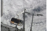 「こうのとり」5号機、国際宇宙ステーションから分離 画像