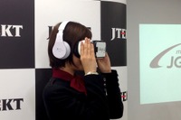 【東京モーターショー15】テストコースを疑似体感! ジェイテクトのVRコンテンツ 画像