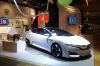 【CEATEC 15】ホンダが外部給電器を世界初披露…三菱電機は音響空間、オムロンは車載センサーを公開 画像