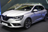 ルノー メガーヌ 新型、ハイブリッド設定へ…目標燃費は33.3km/リットル 画像