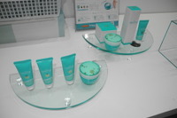 【CEATEC15】デンソーが藻からつくった化粧品、自社の売店で引っ張りだこに 画像