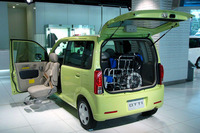 【日産 オッティ 新型発売】助手席スライドアップシート車 画像
