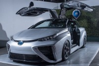 トヨタ MIRAI、まさかのガルウィングに変身…『バック・トゥ・ザ・フューチャー』仕様 画像