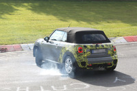 MINI コンバーチブル 最速モデルがニュルでスピン! 一部始終を捉えた 画像