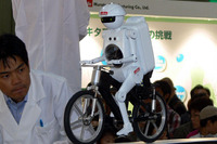 【CEATEC06】一番人気はムラタセイサク君 画像
