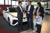 トヨタ MIRAI、デンマーク第一号車を引き渡し 画像