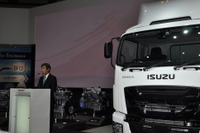 【東京モーターショー15】いすゞの片山社長「新型ギガで新しい“つながる”を提案」 画像