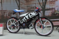 【東京モーターショー15】スズキ、原付クロスバイク「フィール フリー ゴー!」を世界初公開 画像