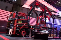 【東京モーターショー15】まるで十得ナイフ?「型にはまらない」三菱ふそうの スーパーグレートV スパイダー 画像