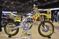 【東京モーターショー15】全日本MXタイトル獲得記念で急遽展示…スズキ RM-Z450WS 画像
