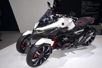 【東京モーターショー15】エイリアン襲来…!? ホンダのハイブリッド3輪 画像