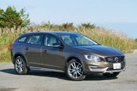 【ボルボ V60 クロスカントリー 試乗】意外なハンドリングマシンに仕上がった足回り…中村孝仁 画像