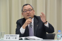 ダイハツ吉武専務、軽市場「消費増税と軽増税でダブルブレーキがかかった」 画像