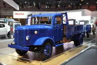 【東京モーターショー15】いすゞブースで光る、フルレストアされた1948年製造「TX80型トラック」 画像