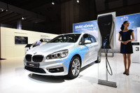 【東京モーターショー15】BMW 225xe…2シリーズアクティブツアラーがPHV化、モーターで4WDに［詳細画像］ 画像
