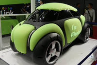 【東京モーターショー15】車体にLEDグラフィックを表示、周囲に情報伝える…豊田合成「フレスビー」 画像