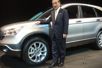 【ホンダ CR-V 新型発表】プリウスにやられた---ホンダ福井社長 画像