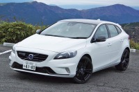 【ボルボ V40 限定車 試乗】走り屋仕様、超お買い得の「カーボン・エディション」…中村孝仁 画像