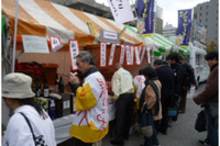 秋田・茨城県が合同でおいしい納豆をアピールする野外イベント 画像