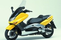 「スズキ、ホンダに負けるな!!」と、ヤマハが大型スクーター投入 画像