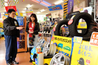 冬本番、スタッドレスタイヤの替え時っていつ?…販売現場に聞いた 画像