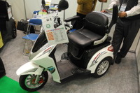 【新価値創造展15】一人乗り用電気ミニカー「佐吉」、手軽さで高齢者に好評 画像