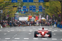 大阪・御堂筋をF1マシンが走った！　歩行者天国でデモ走行 画像