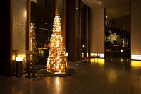 フランス人アーティストと日本の伝統技で作られたクリスマスツリー 画像