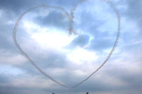 乱舞する飛行機…オートボルテージュ 画像
