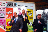 ダチョウ倶楽部、即興コント「モノハラ」で五郎丸など連射…有楽町駅前がヒヤッ 画像