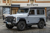 ディフェンダー のワンオフ車、40万ポンドの高値で落札 画像