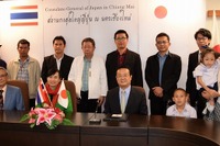 日本政府、タイ北部の特別養護学校に車いす用油圧式リフト付バス供与 画像