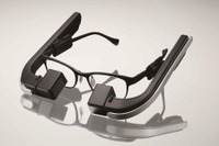メガネスーパー、眼鏡型ウェアラブル端末「b.g.」発表…眼への負担を設計で考慮 画像